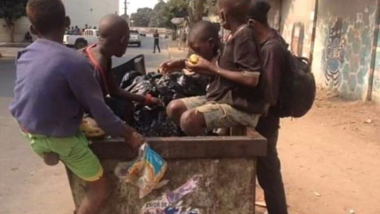 Angola Luta Pela Sobrevivência Famílias Disputam Contentores De Lixo 